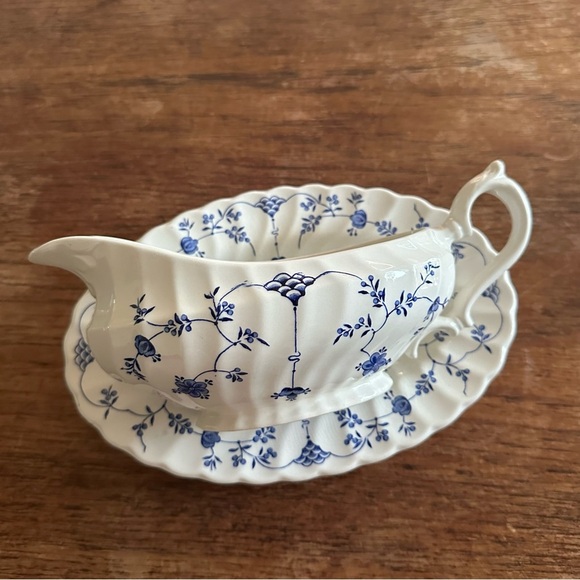 Myott Finlandia Gravy Boat or Sauce Boat England - Picture 1 of 9